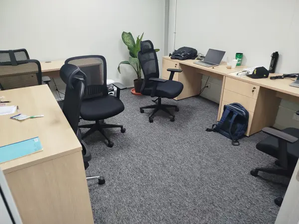 Escritorios operativos con cajonera para oficina privada fabricados por Ofichap