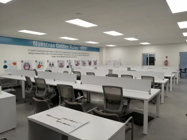 Centro de atención telefónica equipado por Ofichap